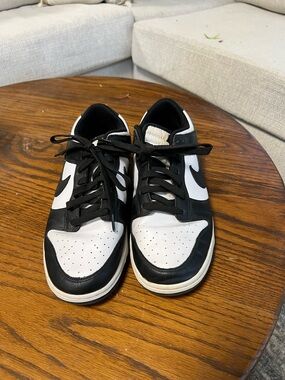 Nike Black and White Low Top Sneakers - Interior Tag View